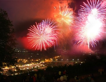 Bild: Faszinierende Feste: der Feuerwerk beim Zurlaubener Moselfest